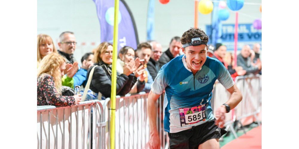 course-nature-thibault-couval-deuxieme-du-fluo-night-trail-photo-vm-lea-didier-1763239197